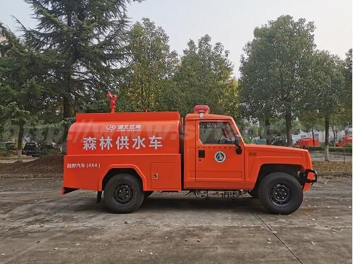 森林消防越野供水车