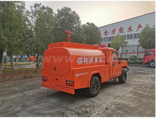 森林消防越野供水车