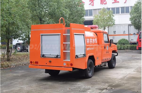 森林消防供水车
