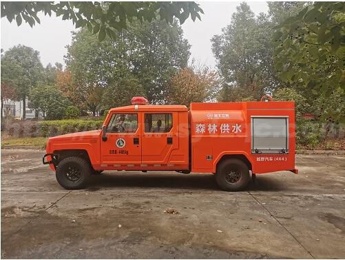 森林消防越野供水车