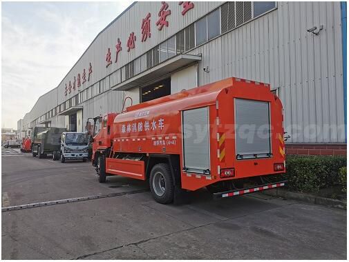 森林消防越野供水车